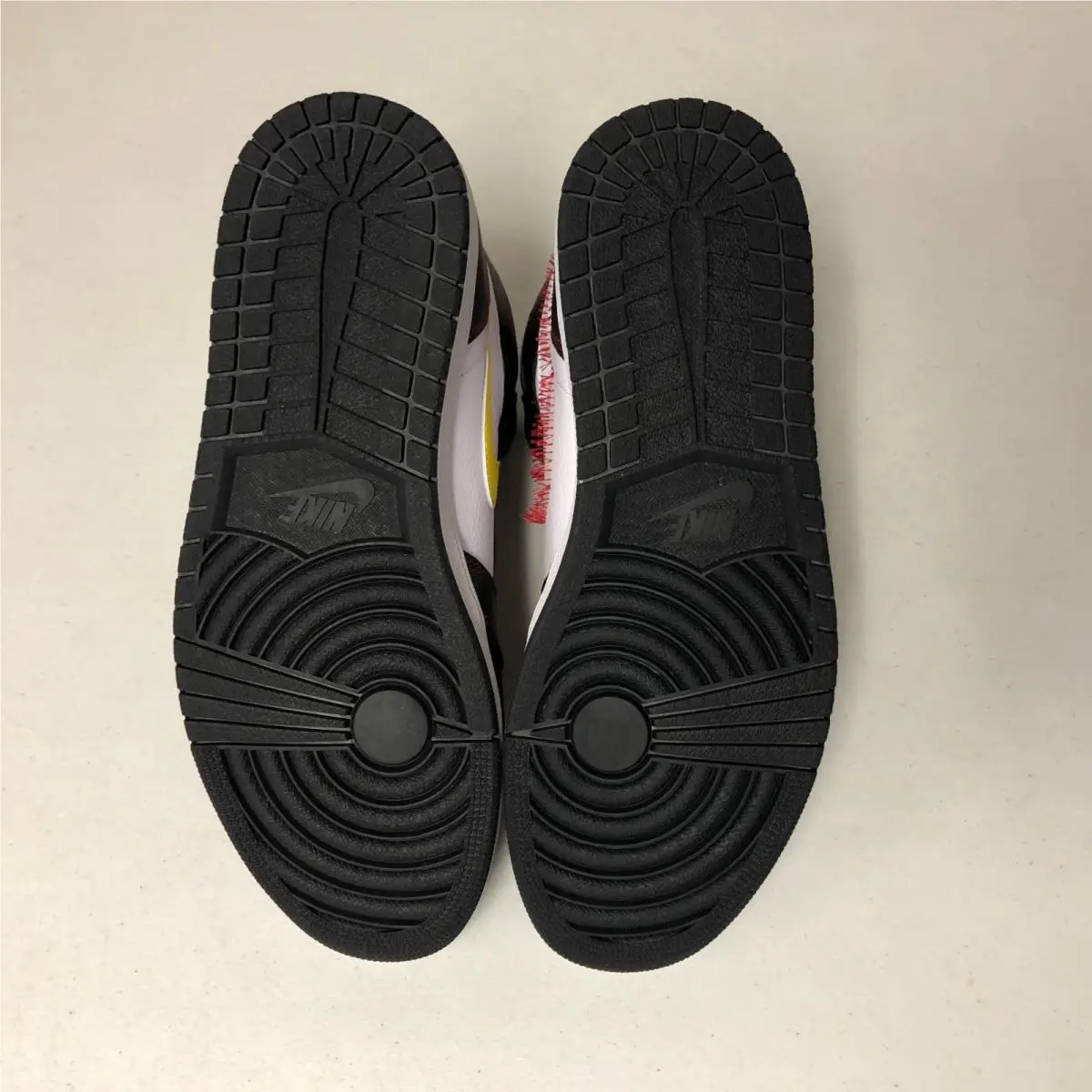 Nike shoes - Air Jordan 1 High OG Defiant - CD6579-071 - Black/Tour Yellow-White (UPC: 193147870022) 4