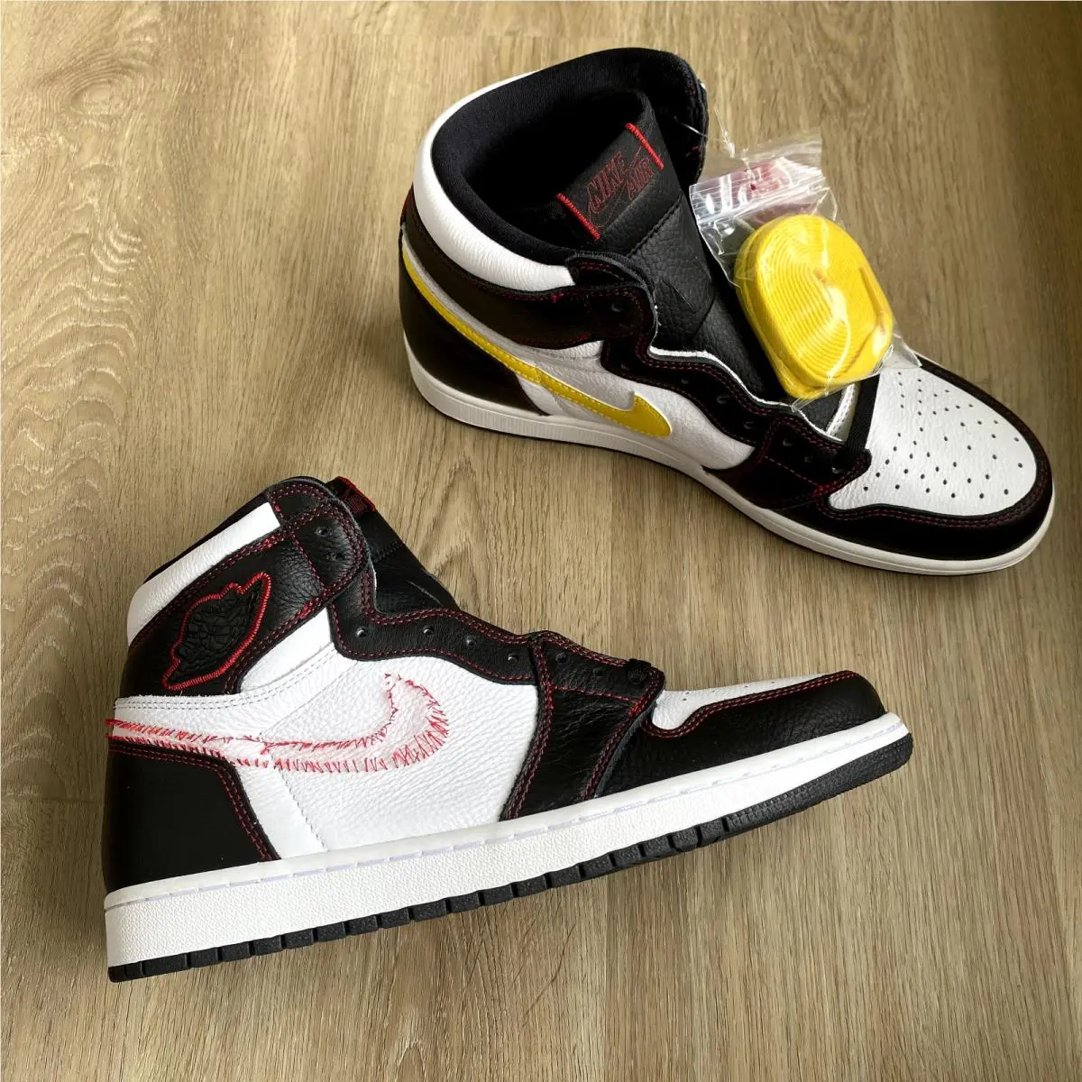 Nike Air Jordan AJ1 High OG Defiant 10.5 M