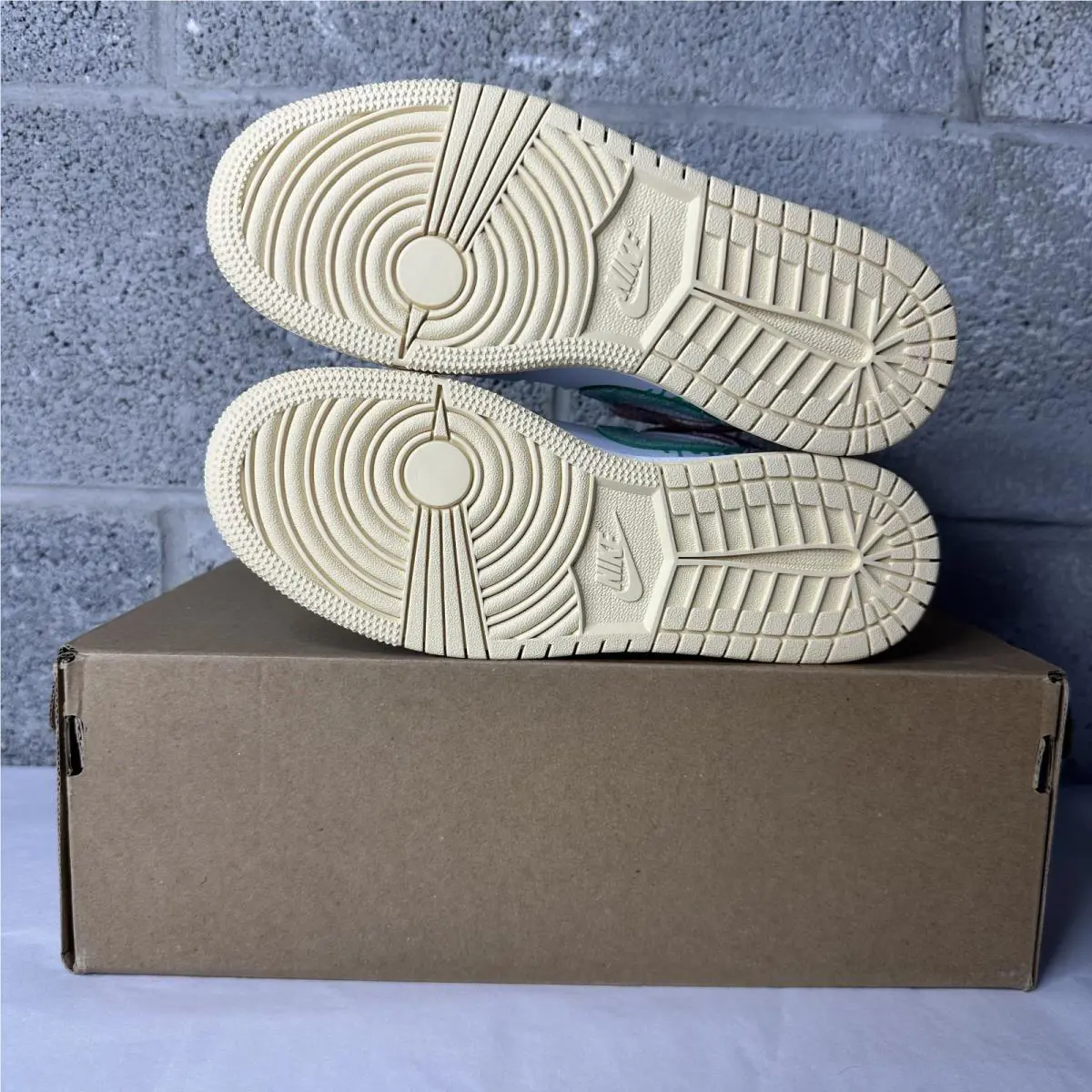 Nike shoes - Air Jordan 1 - Air - DD1666-100 - White 3