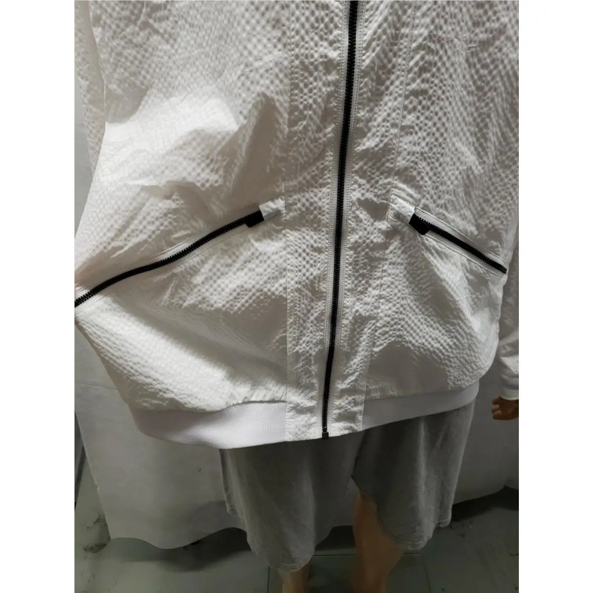 Nike clothing - White 101 (UPC: 666003720408) 1