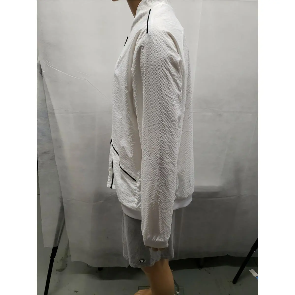 Nike clothing - White 101 (UPC: 666003720408) 3