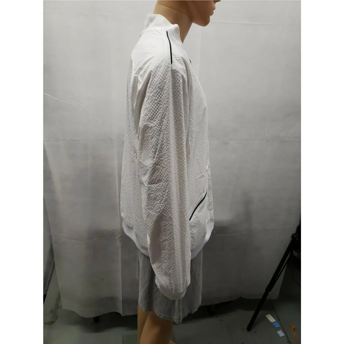 Nike clothing - White 101 (UPC: 666003720408) 5