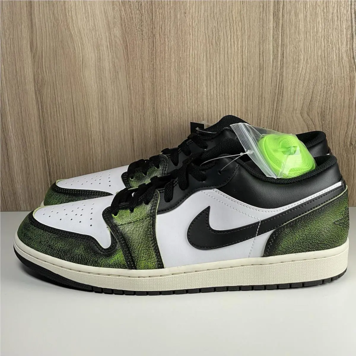 Nike shoes - Air Jordan 1 - Air - DN3705-003 - Green 1