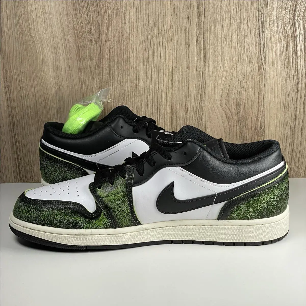 Nike shoes - Air Jordan 1 - Air - DN3705-003 - Green 3