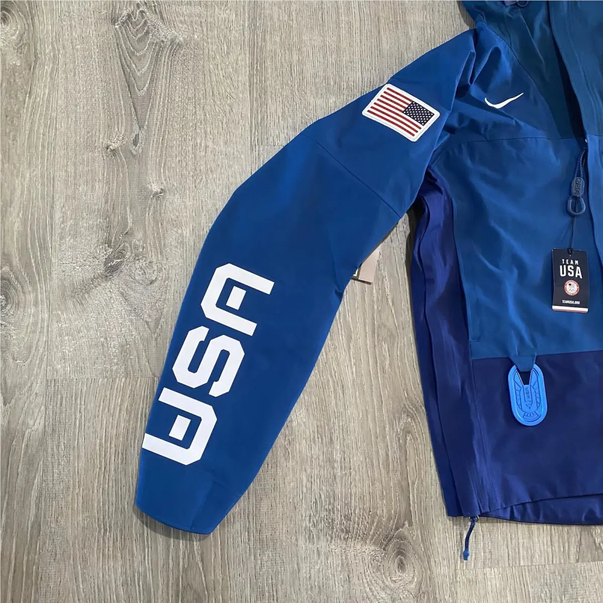 Nike clothing - Blue (UPC: 195243915317) 10