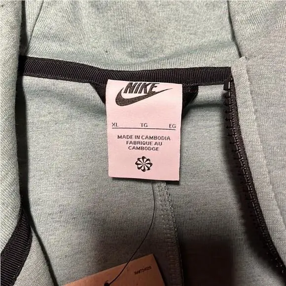 Nike clothing - Green 1