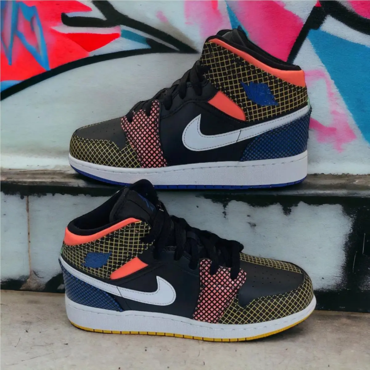 Nike shoes - Jordan 1 Mid - Mid - DC4092001 - Multicolor, Manufacturer: University Gold/metallic Gold/black (UPC: 0195238349875) 3