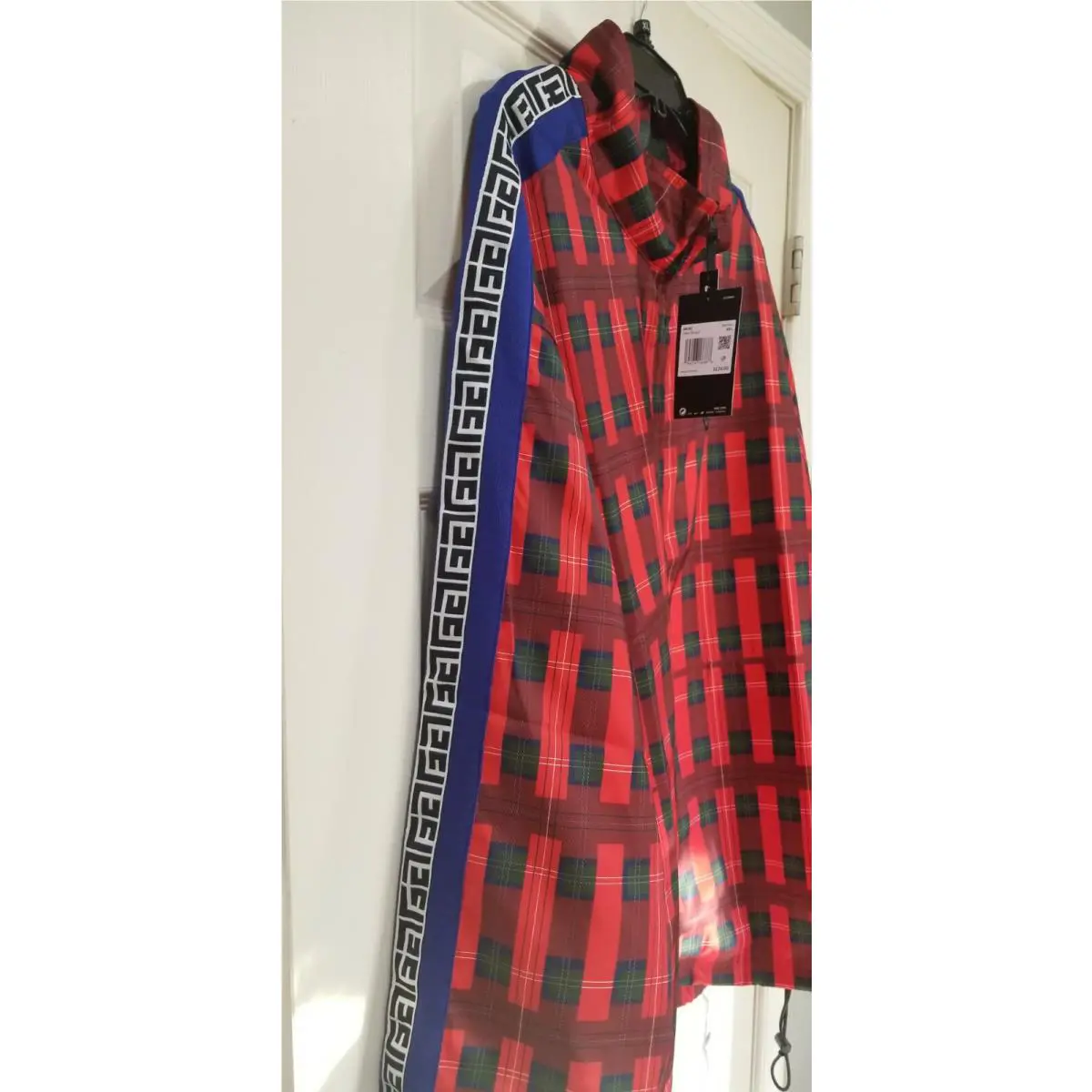 Nike clothing - Red (UPC: 194276166871) 2