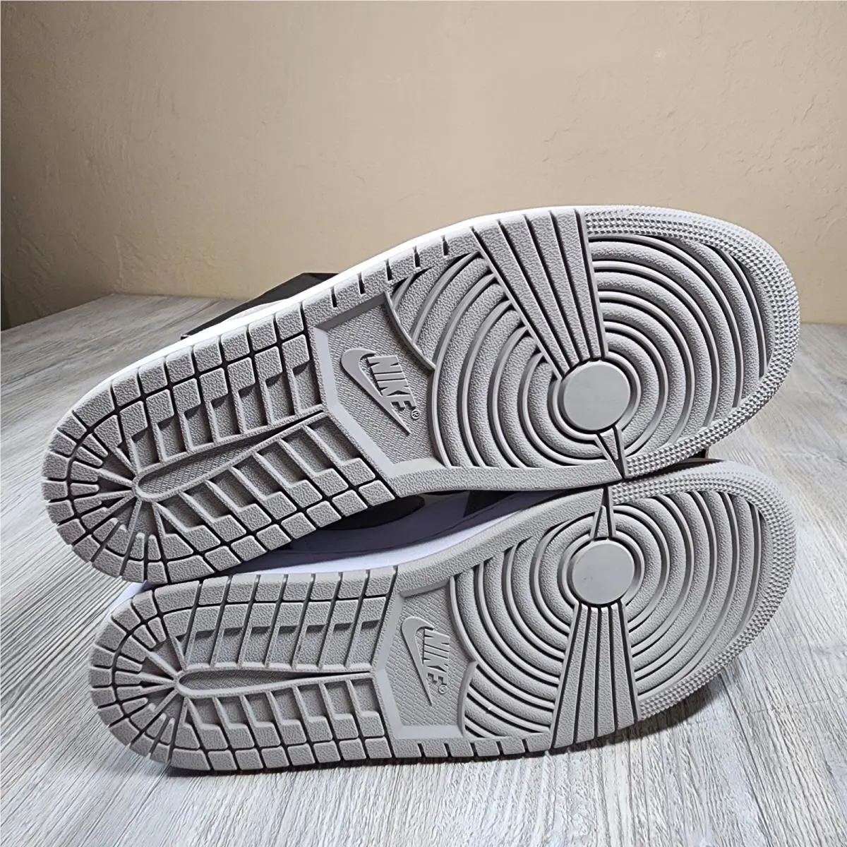 Nike shoes - Nike Air Jordan 1 - Air - 554724-082 - Gray 3