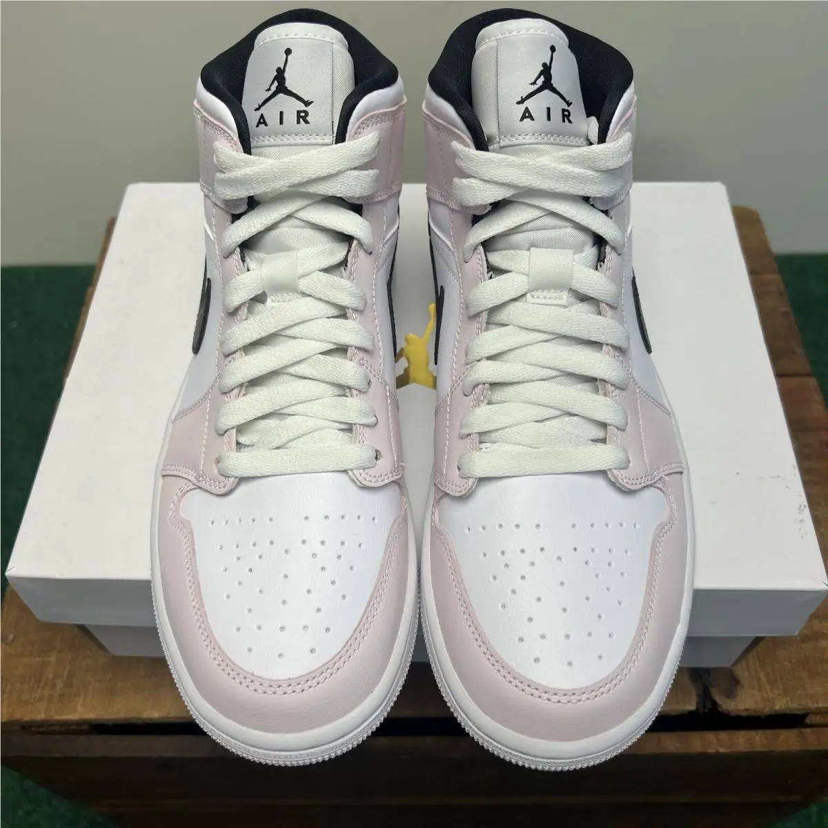 Nike shoes - JORDAN 1 - BQ6472-500 - White 2