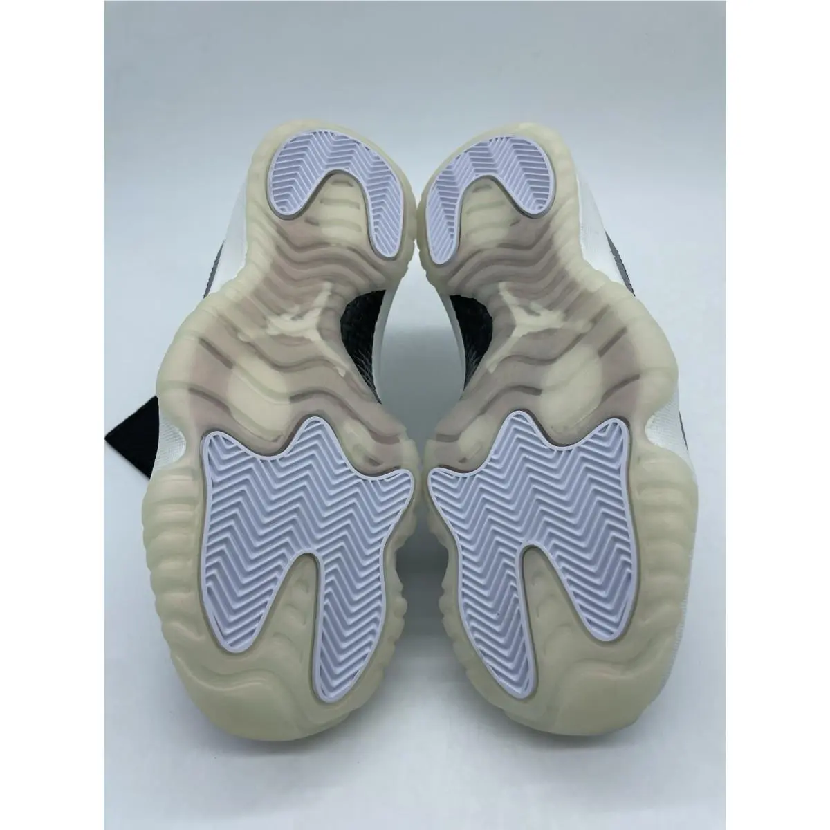 Nike shoes - Air Jordan 11 Low - Air Low - HQ7000-001 - White 2