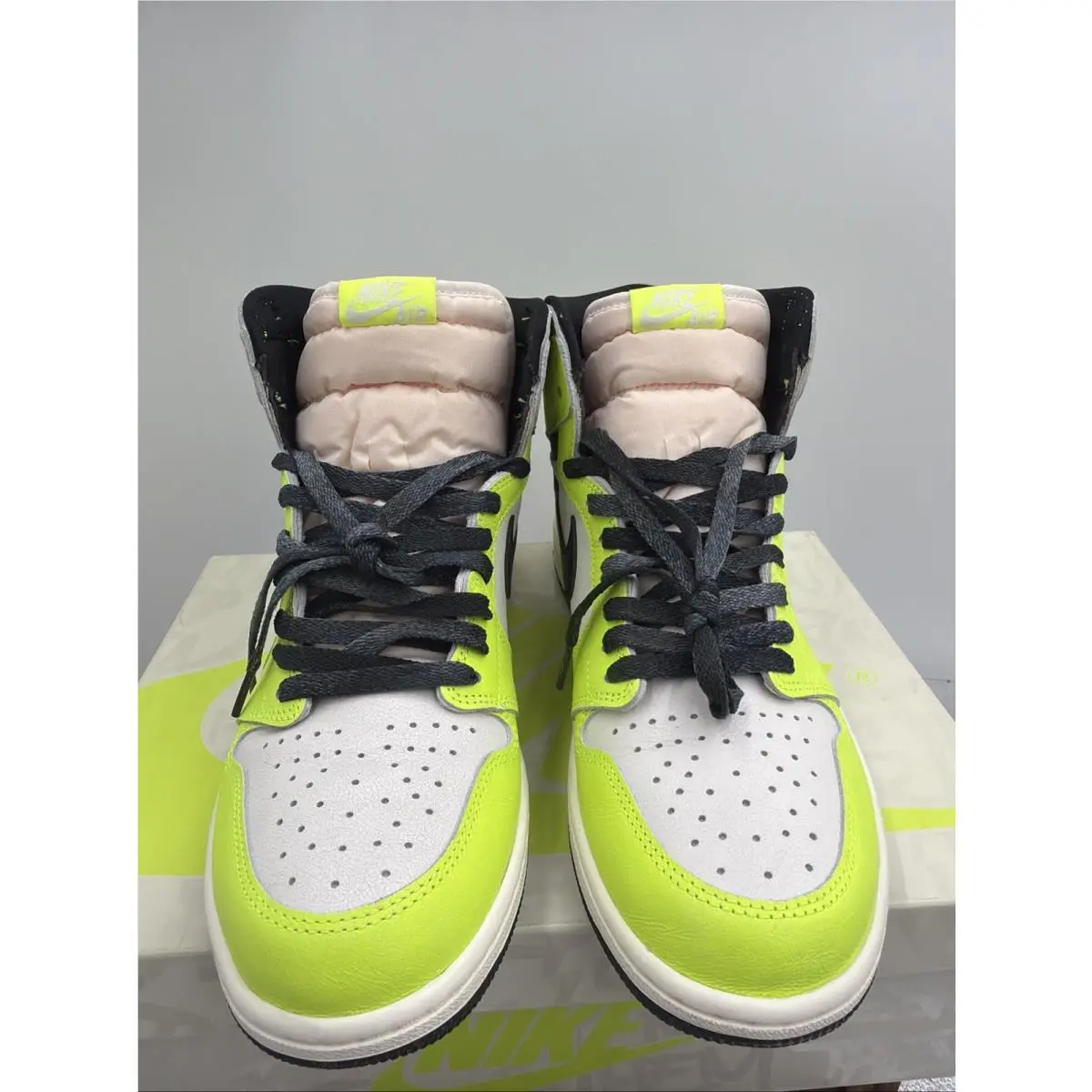 Air Jordan 1 Retro High OG Shoes `volt Visionaire` Size 11 555088-702 by Nike