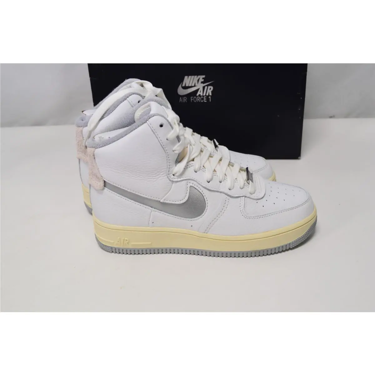 Nike shoes - White 2