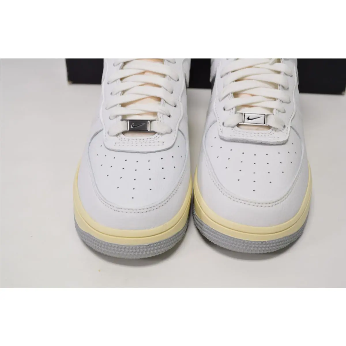 Nike shoes - White 3