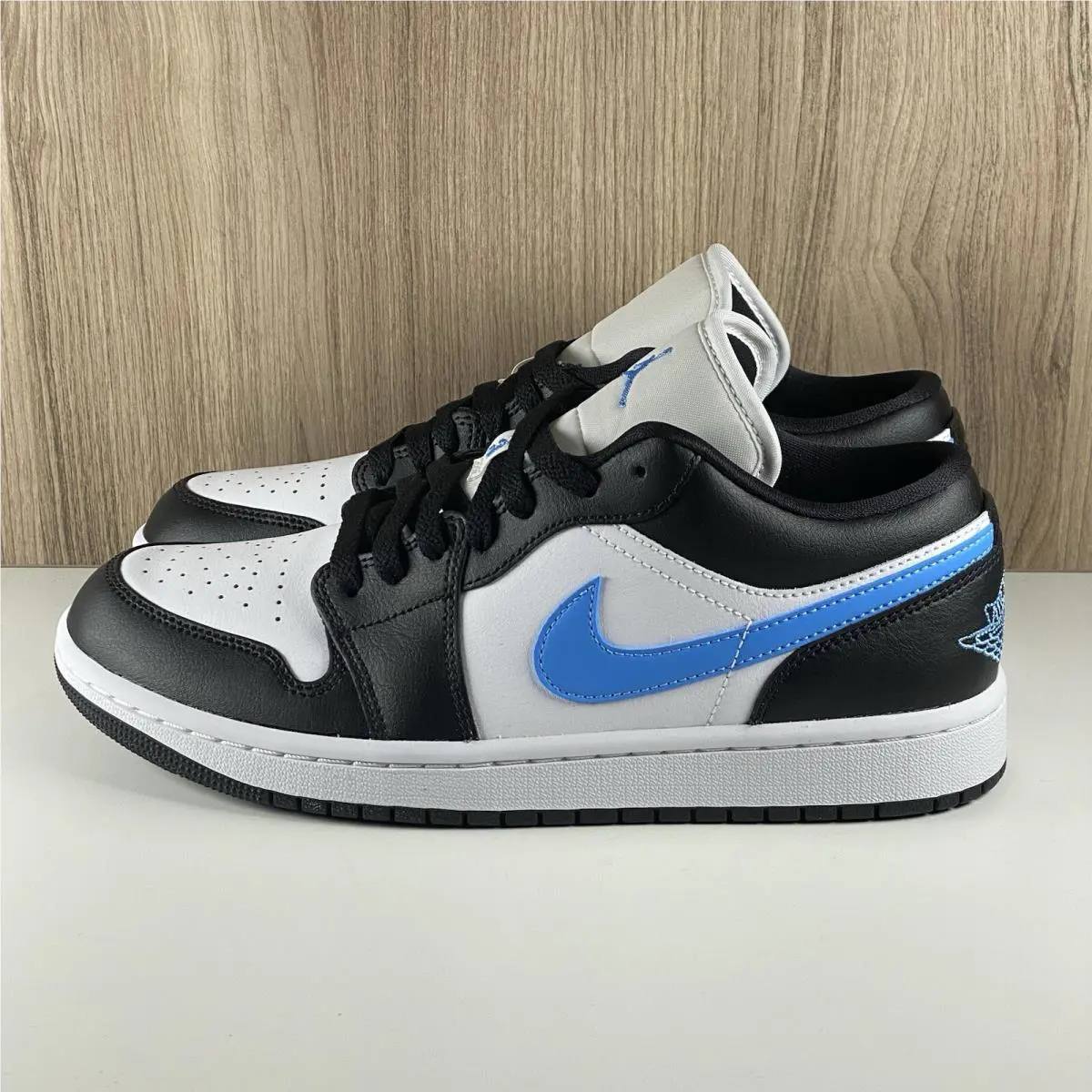 Nike shoes - Air Jordan 1 - Air - Dc0774-041 - White 2