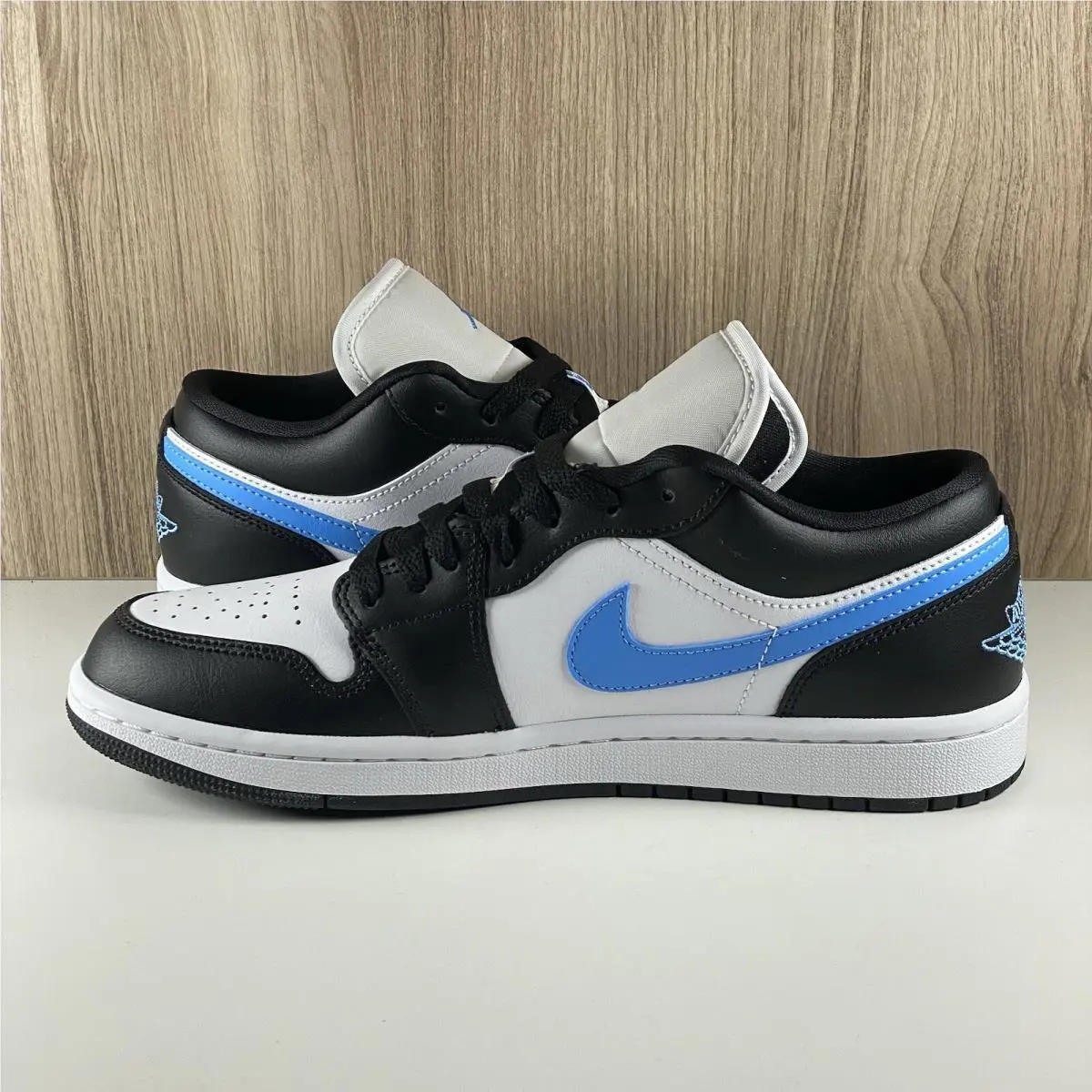 Nike shoes - Air Jordan 1 - Air - Dc0774-041 - White 4