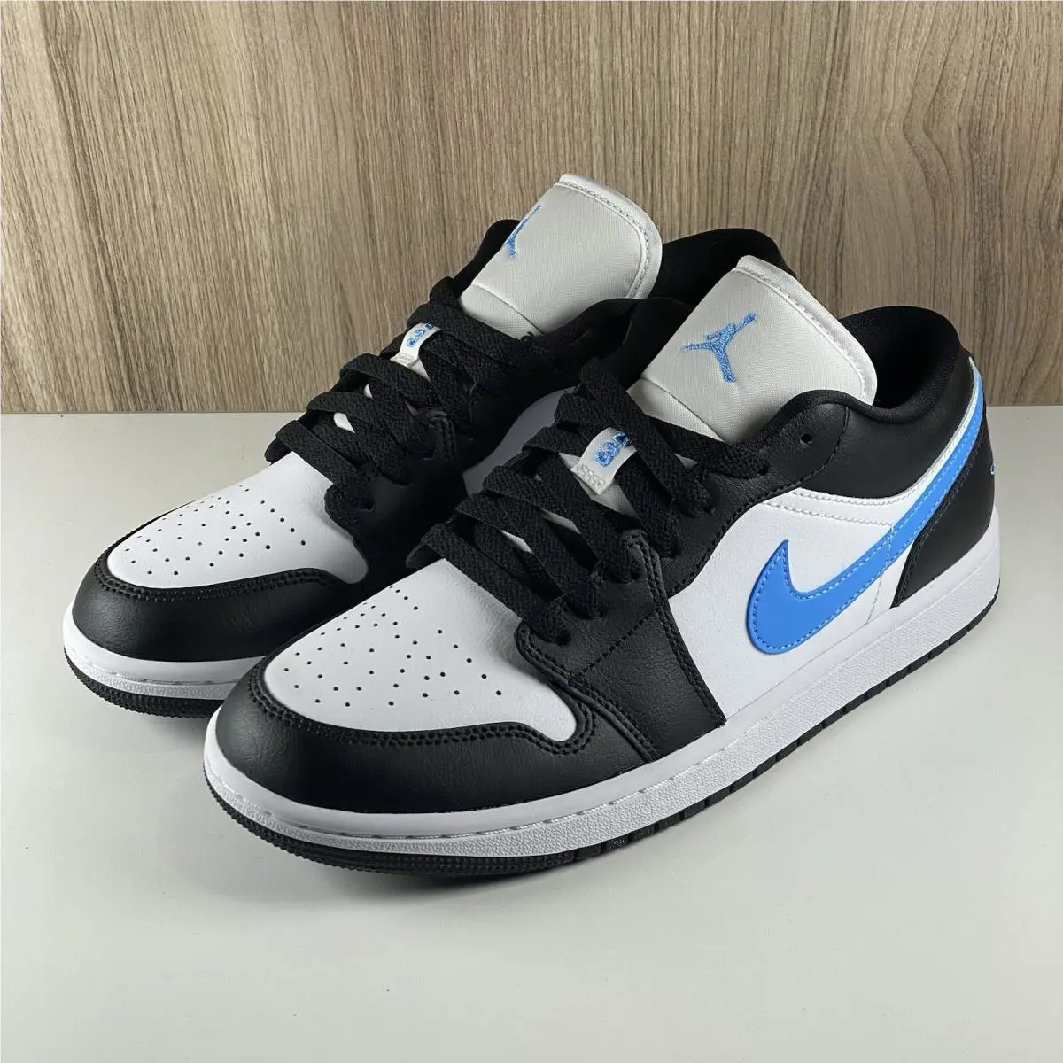 Nike shoes - Air Jordan 1 - Air - Dc0774-041 - White 1