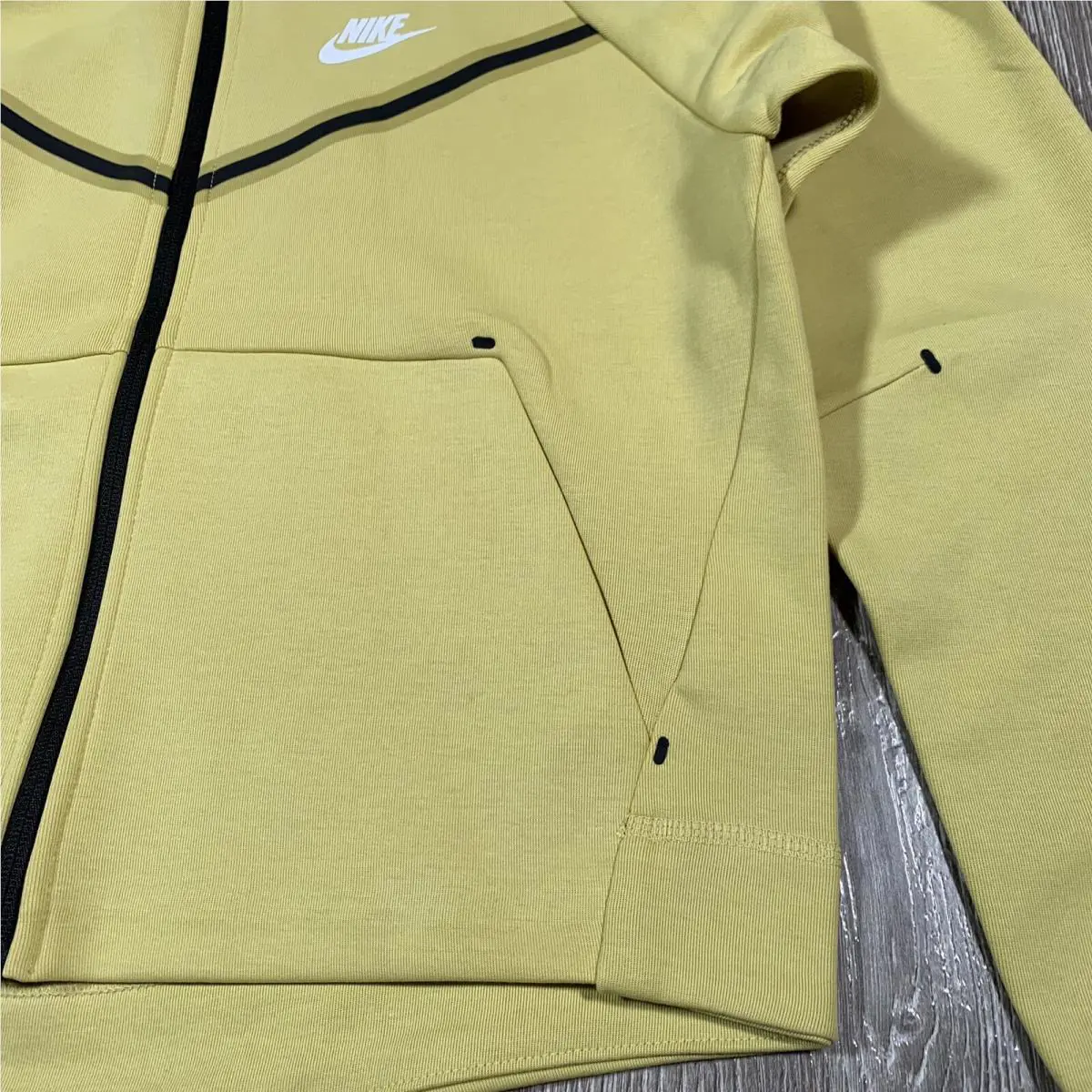 Nike clothing - Yellow 0