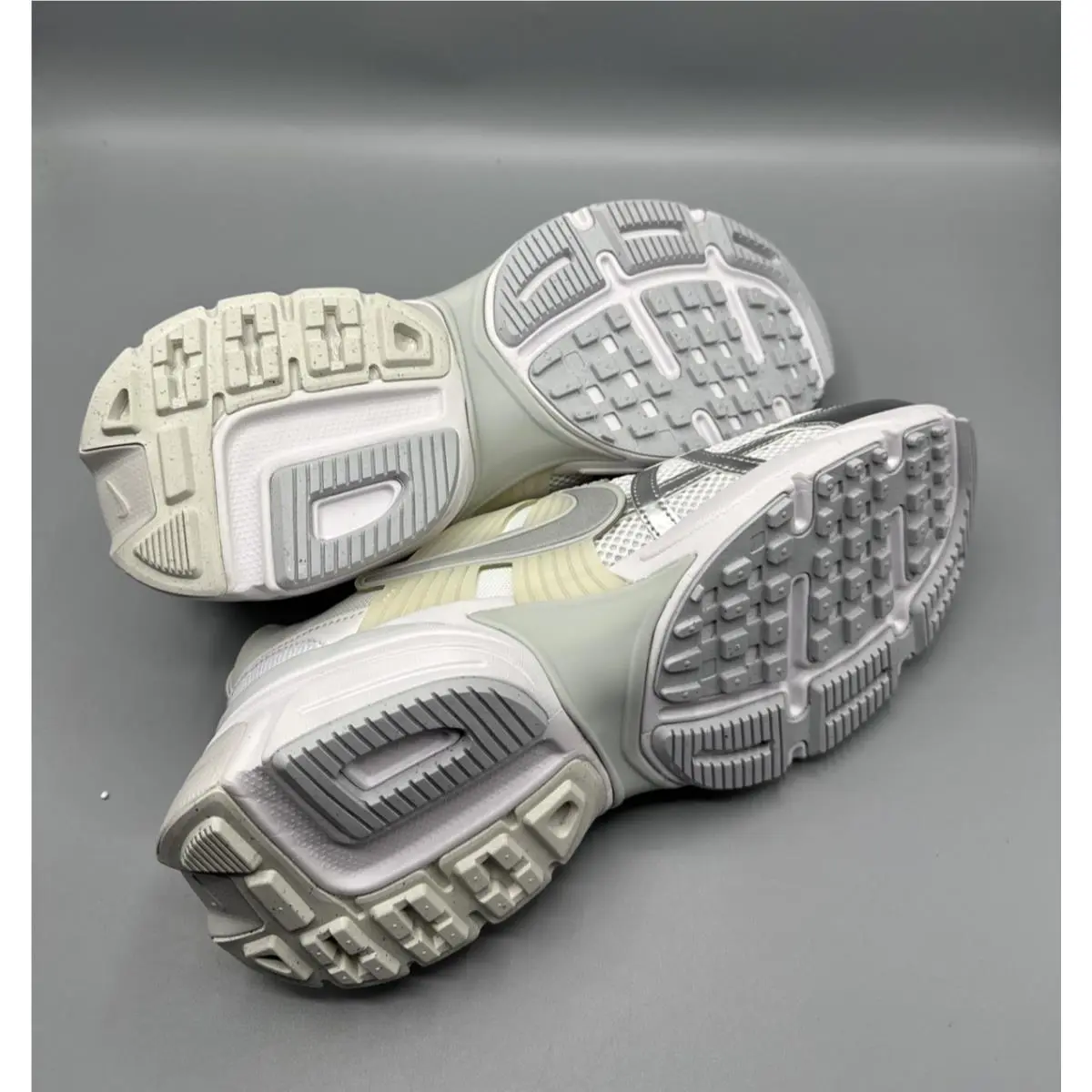 Nike shoes - Nike V2K Run - Run - FD0736 104 - white/metallic silver (UPC: 197593651655) 3