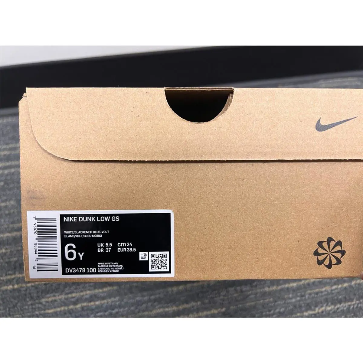 Nike shoes - White 3