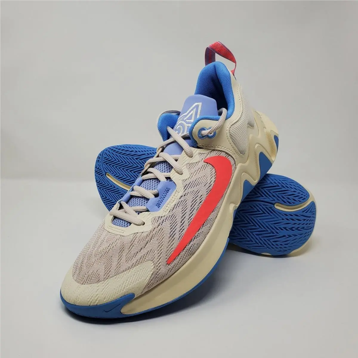 Nike Giannis Immortality 2 Basketball Shoe Men Size 10 DM0825-103 Coconut Milk