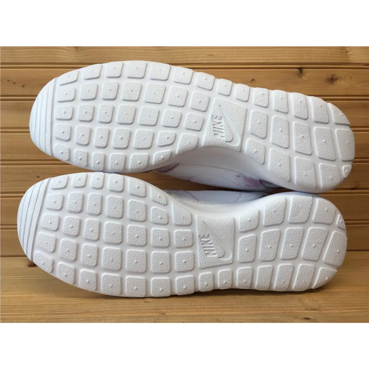 Nike shoes - Nike Roshe One - Roshe One - White 4