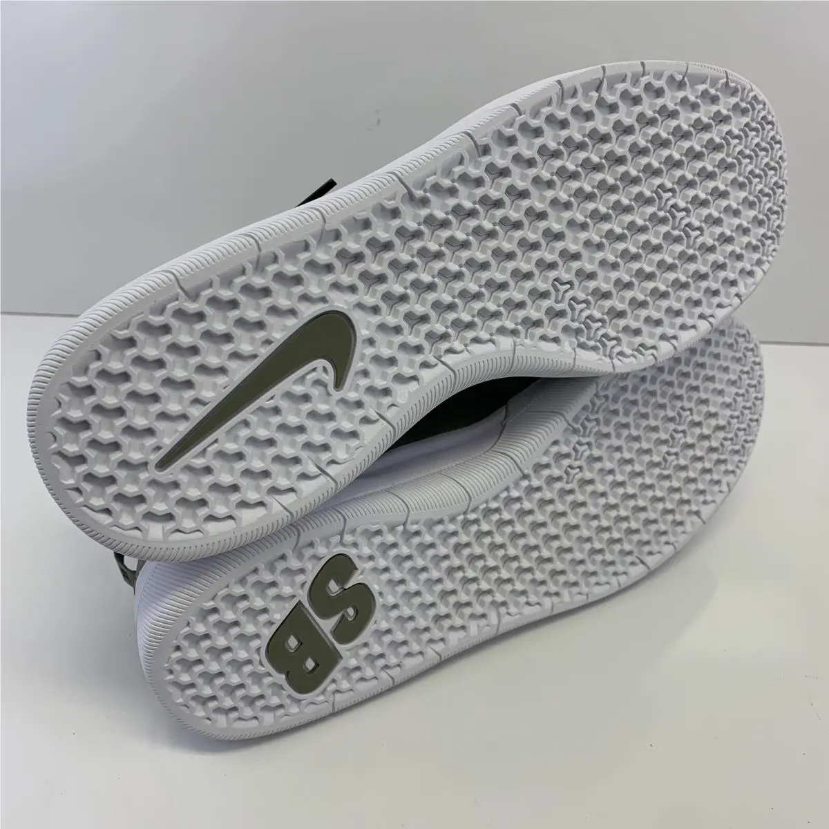 Nike shoes - Nike SB Nyjah Free 2 - BV2078 300 - Green (UPC: 0194500804036) 4