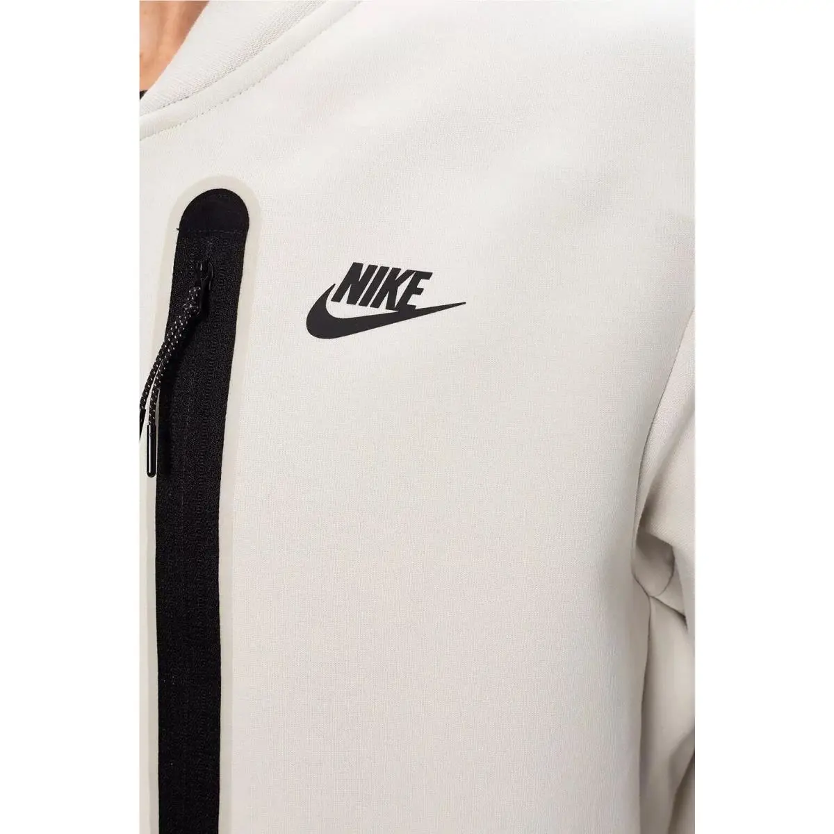 Nike clothing - White (UPC: 194494717367) 2