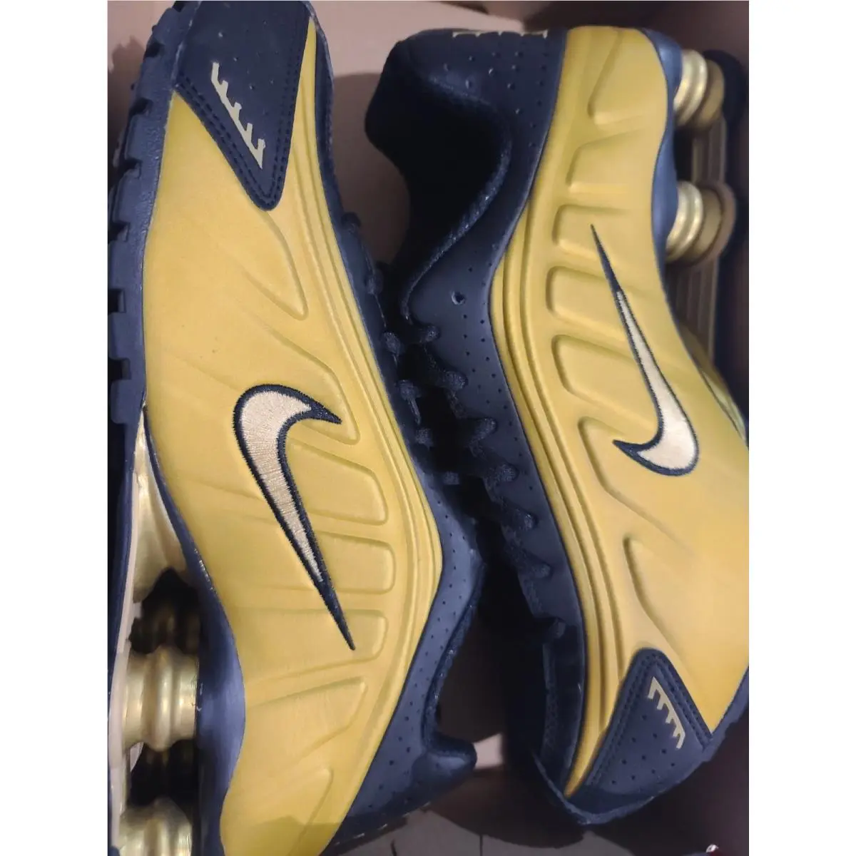 Nike shoes - Nike Shox R4 - Shox - HQ1988 700 - Gold (UPC: 196152007384) 8