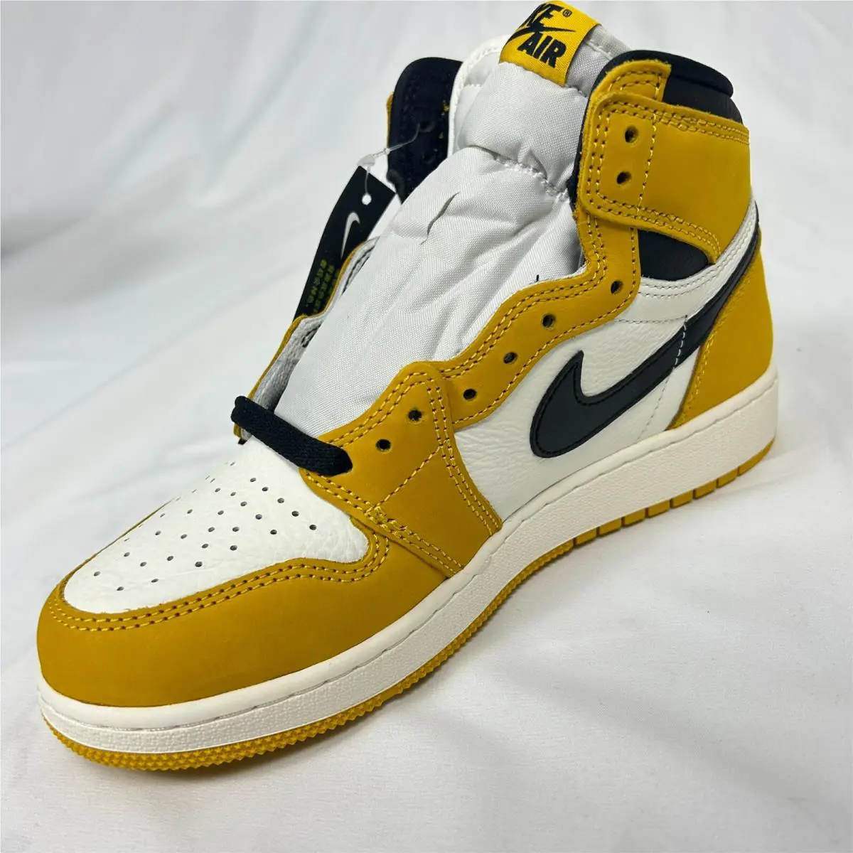 Nike shoes - Air Jordan 1 - Air - Yellow (UPC: 196149226576) 4