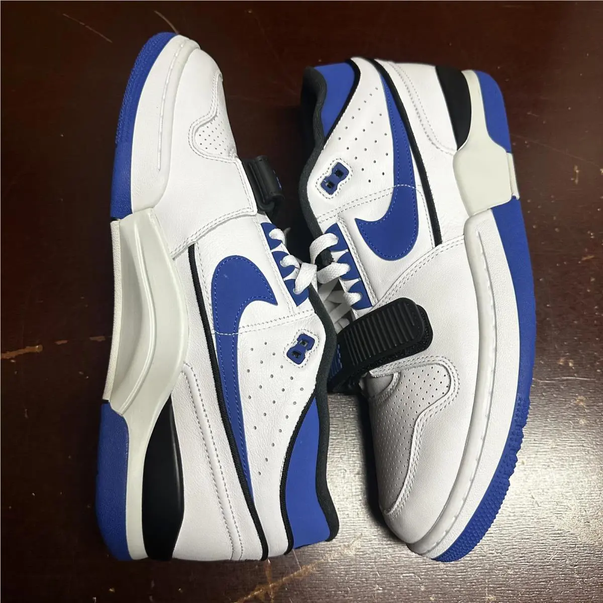 Nike shoes - White 3