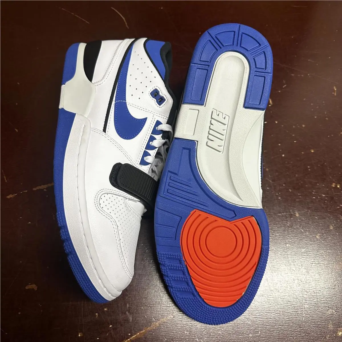 Nike shoes - White 4