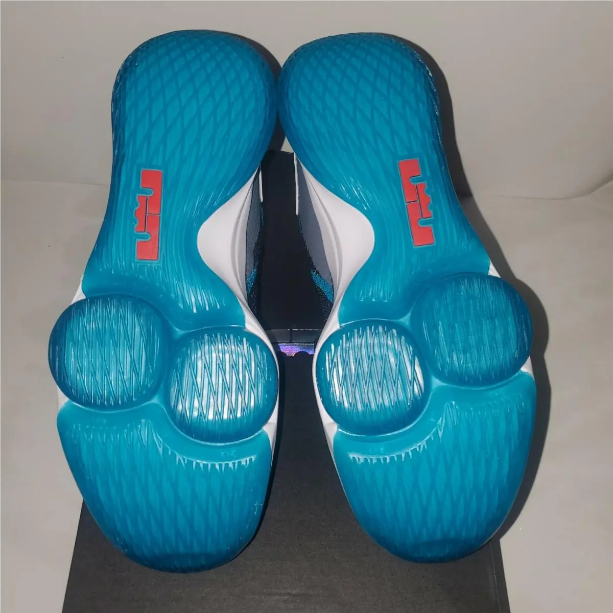 Nike shoes - Nike LeBron Witness - LeBron Witness - CD0188-005 - BLACK/WHITE-CHILE RED (UPC: 193154040425) 4