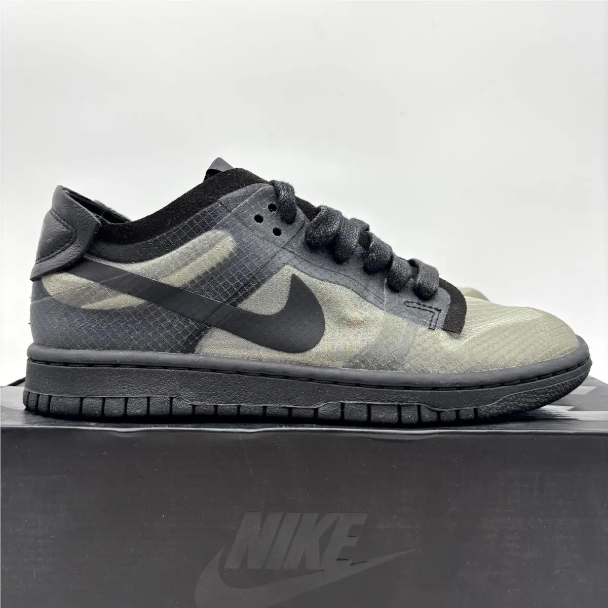 Nike Dunk Low Comme Des Garcons Black Athletic Shoes Size 6.5 Women`s CZ2675-002