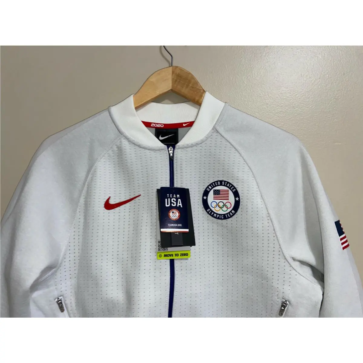 Nike clothing - White (UPC: 193656409058) 2