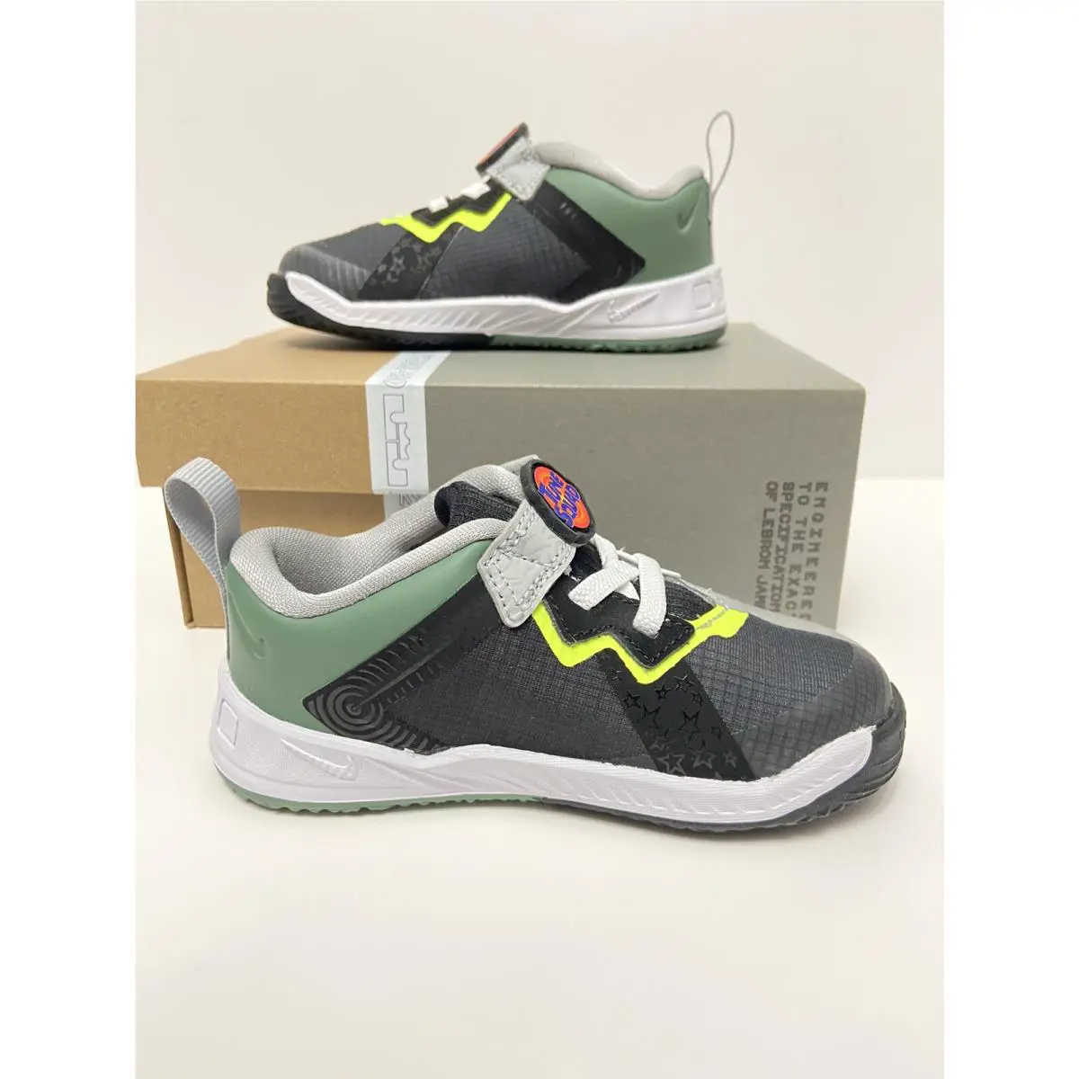 Nike shoes - Lebron 18 Space Jam Bugs Vs Marvin - DJ3762 005 - Gray 0