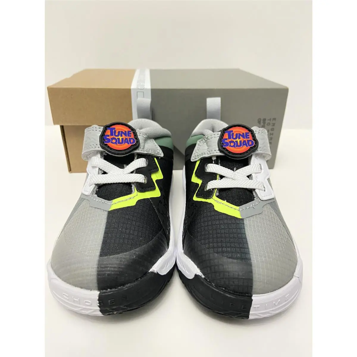 Nike shoes - Lebron 18 Space Jam Bugs Vs Marvin - DJ3762 005 - Gray 1