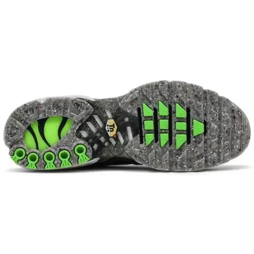 Nike shoes - Nike Air Max Plus Essential - DA9326-001 - Black 3