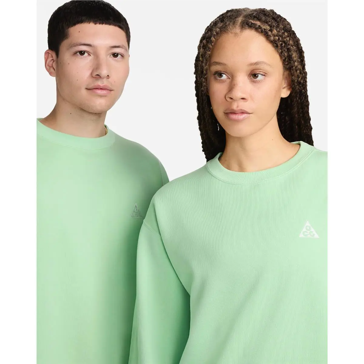 Nike clothing - Green (UPC: 196604463232) 1