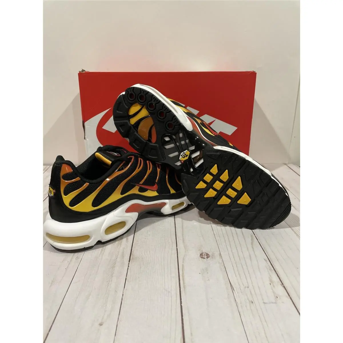 Nike shoes - Nike Air Max Plus - Air Max Plus - DC6094-001 - Black, Manufacturer: Black/Cosmic Clay/Kumquat/Mystic Red (UPC: 0195242086315) 4