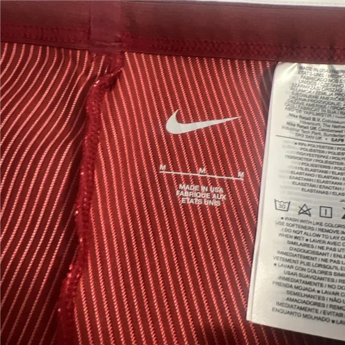 Nike clothing - AO8491000 - AO8491000 - Red 2