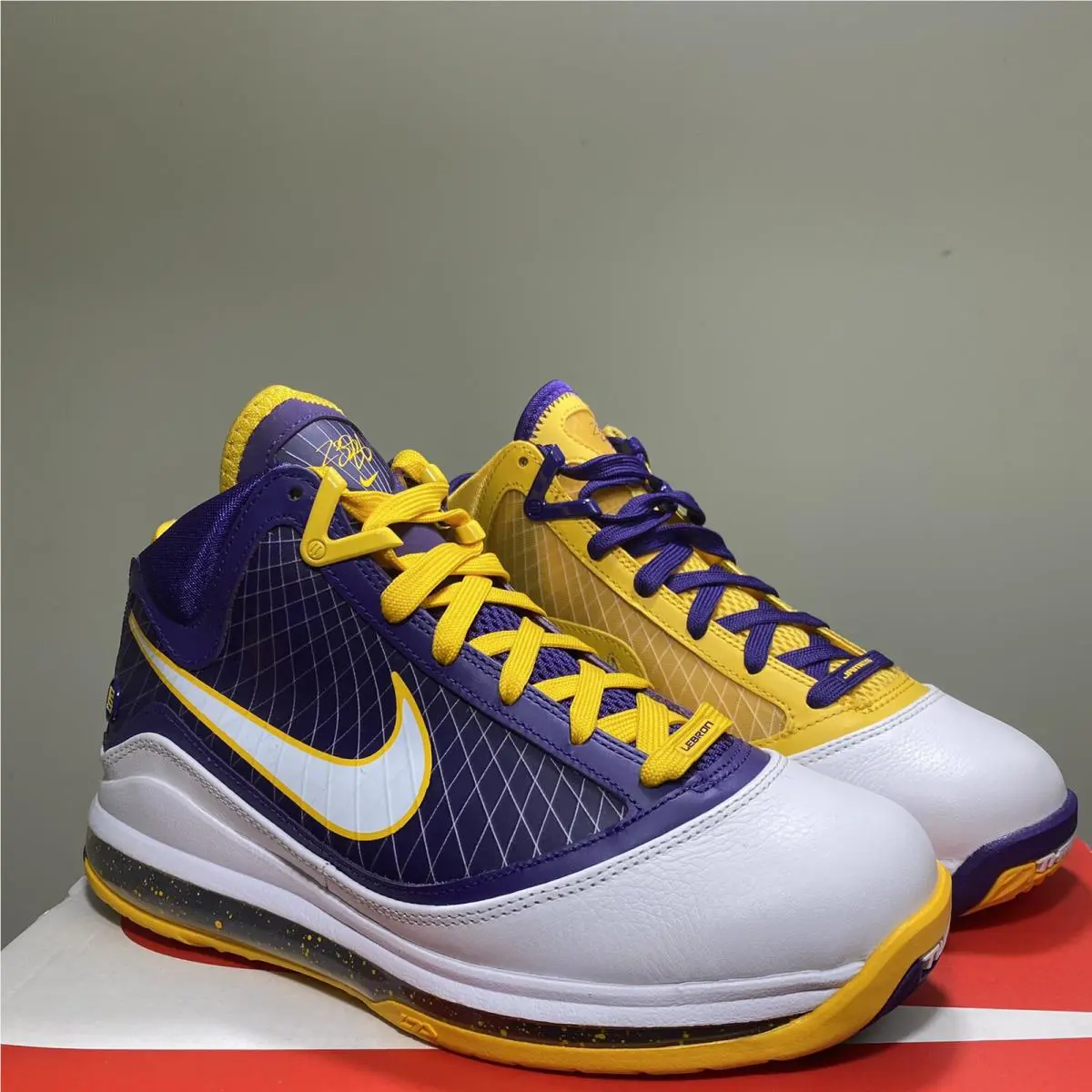 Nike shoes - Lebron 7 - Lebron - DA3203-500 - Court Purple / White - Amarillo 0