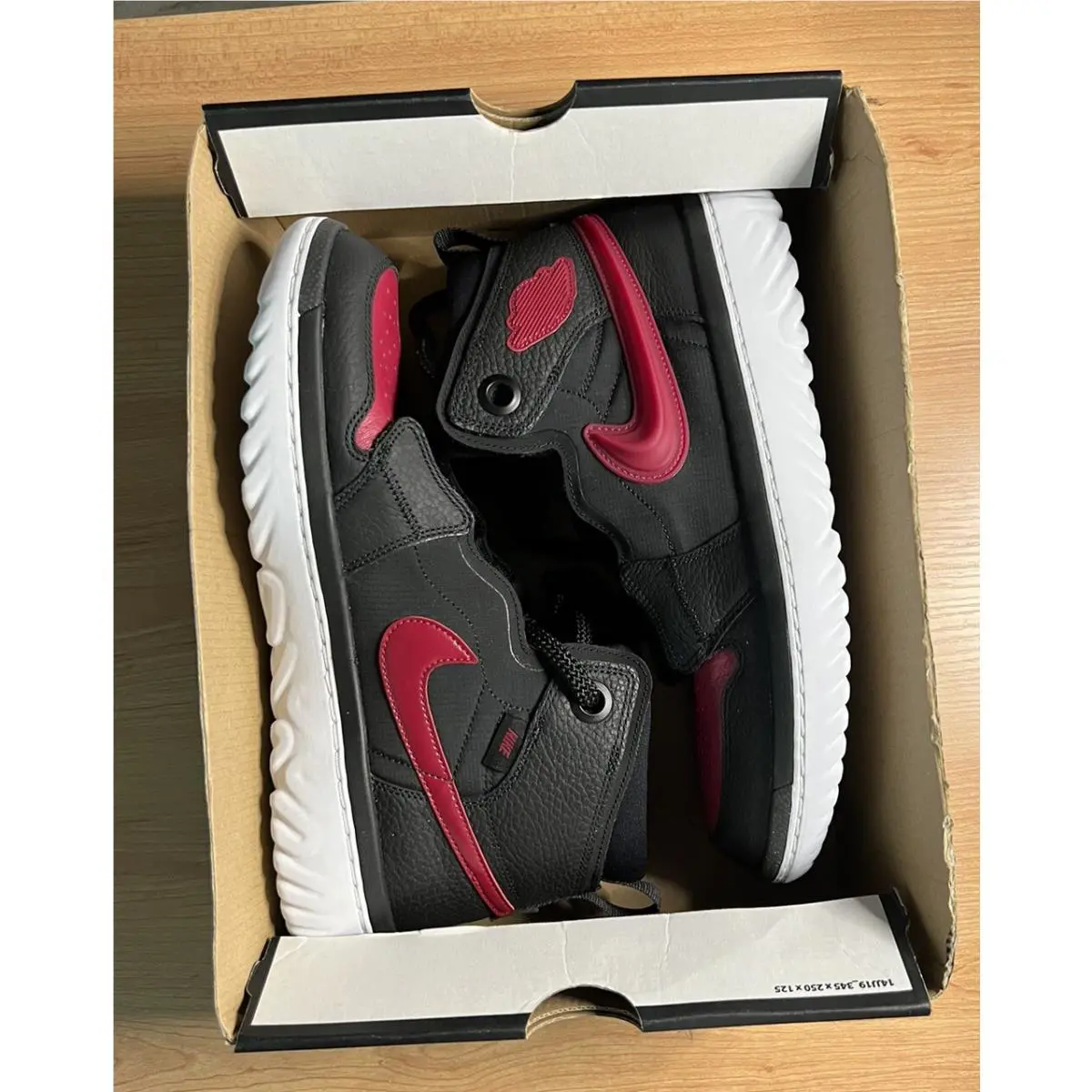 Nike shoes - Air Jordan 1 - Air - AR5321-006 - Red 1