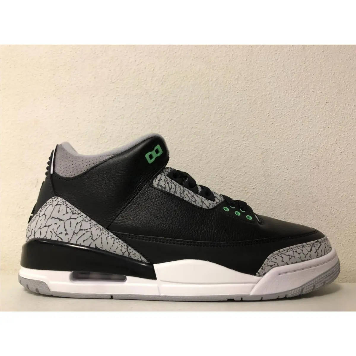 Nike Air Jordan 3 Retro Black Green Glow Wolf Grey CT8532-031 Size 10