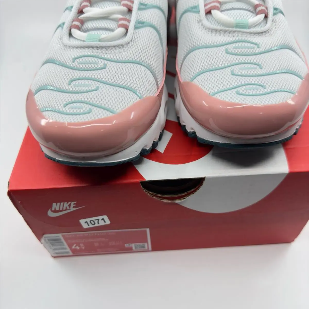 Nike shoes - White 2