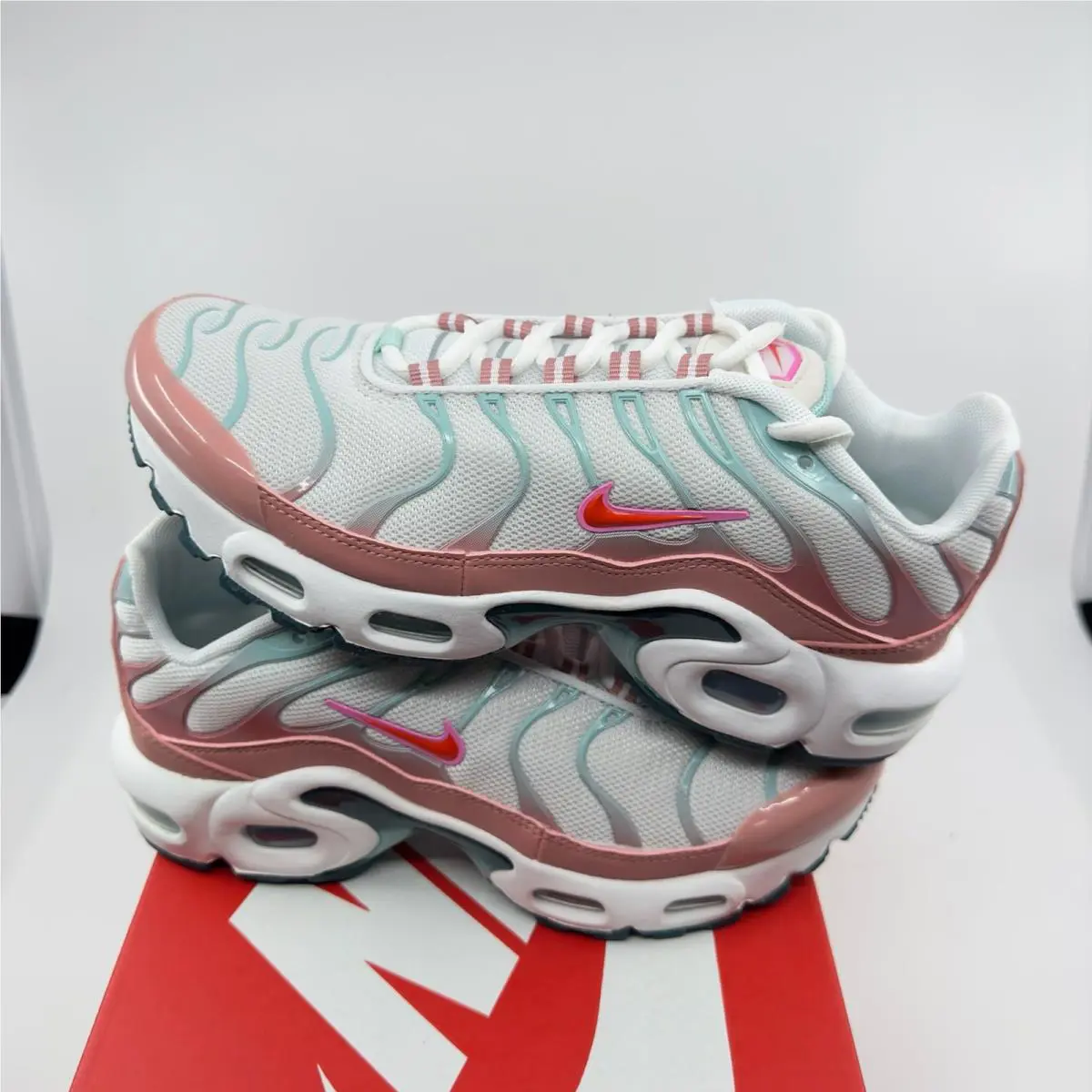 Nike shoes - White 4