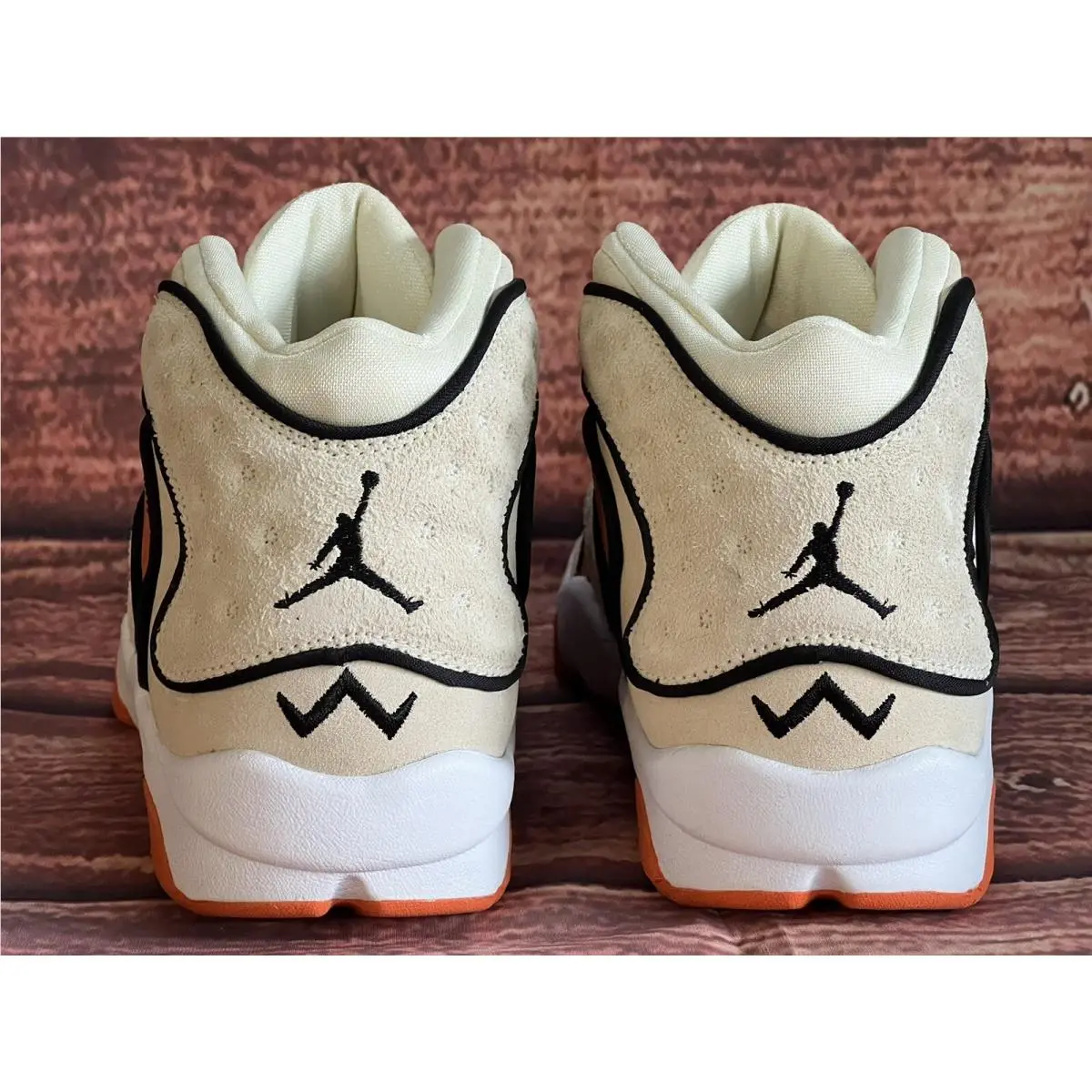Nike shoes - Jordan OG - DM8326600 - COCONUT MILK /STARFISH BLACK 3