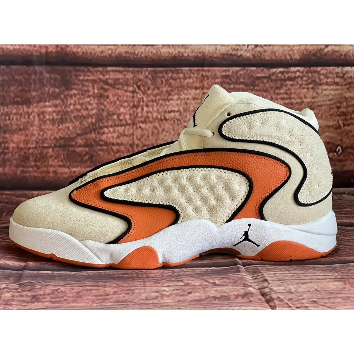 Nike shoes - Jordan OG - DM8326600 - COCONUT MILK /STARFISH BLACK 4