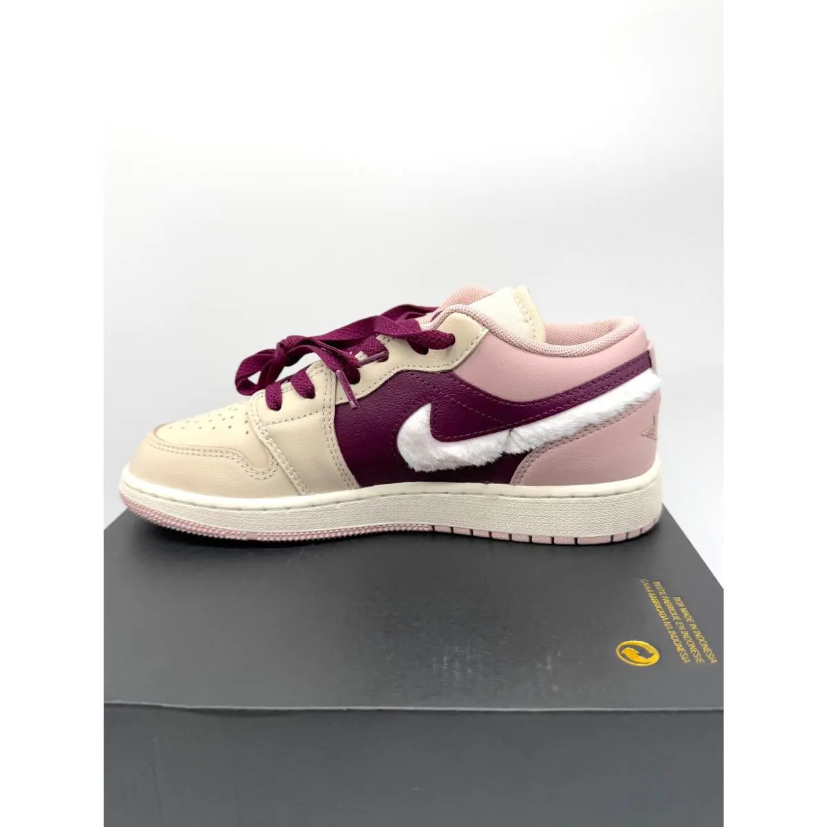 Nike shoes - Air Jordan 1 Low SE - Pink (UPC: 197600530799) 5