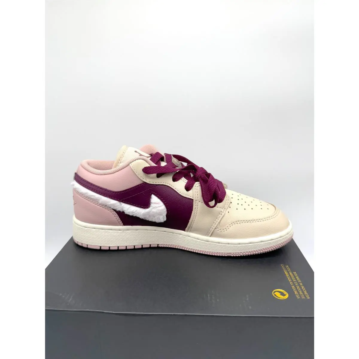 Nike shoes - Air Jordan 1 Low SE - Pink (UPC: 197600530799) 6